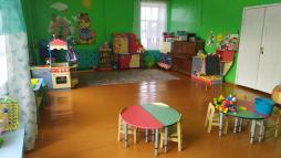 Групповые комнаты для детей оснащены необходимым оборудованием, пособиями и атрибутами для организации различных видов деятельности детей в соответствии с основной образовательной программой, возрастными особенностями детей.