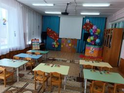 Музыкальный зал, совмещенный с физкультурным залом, оборудованные материалами, техническим средствами и пособиями для осуществления музыкального и физического развития воспитанников.