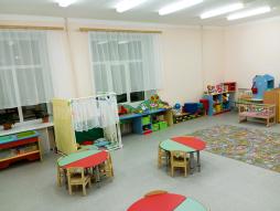 Групповая комната, для детей раннего возраста,  оснащена необходимым оборудованием, пособиями и атрибутами для организации различных видов деятельности детей в соответствии с основной образовательной программой МБДОУ детский сад "Ручеек" №3 р.п.Варнавино возрастными особенностями детей.