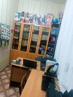 Методический кабинет оснащен большой библиотекой методических пособий для повышения квалификации педагогов; организации образовательной деятельности с воспитанниками; учебно-дидактическим материалом. Методический кабинет является копилкой традиций детского сада, центром сбора педагогической информации, лабораторией творческого труда воспитателей. Каждый приход в кабинет приносит педагогам новые знания, новые мысли и идеи, обогащает их опыт.