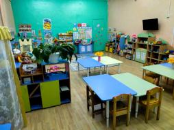 Групповая комната, для детей,  оснащена необходимым оборудованием, пособиями и атрибутами для организации различных видов деятельности детей в соответствии с основной образовательной программой МБДОУ детский сад "Ручеек" №3 р.п.Варнавино возрастными особенностями детей.