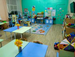 Групповая комната, для детей,  оснащена необходимым оборудованием, пособиями и атрибутами для организации различных видов деятельности детей в соответствии с основной образовательной программой МБДОУ детский сад "Ручеек" №3 р.п.Варнавино возрастными особенностями детей.