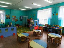 Групповая комната, для детей раннего возраста,  оснащена необходимым оборудованием, пособиями и атрибутами для организации различных видов деятельности детей в соответствии с основной образовательной программой МБДОУ детский сад "Ручеек" №3 р.п.Варнавино возрастными особенностями детей.